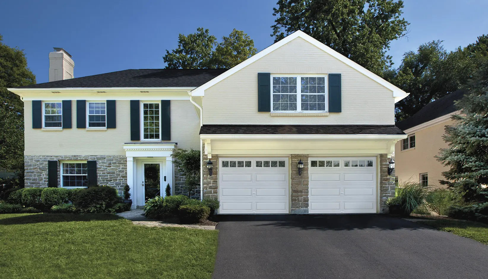 Classic steel short elegant colonial window